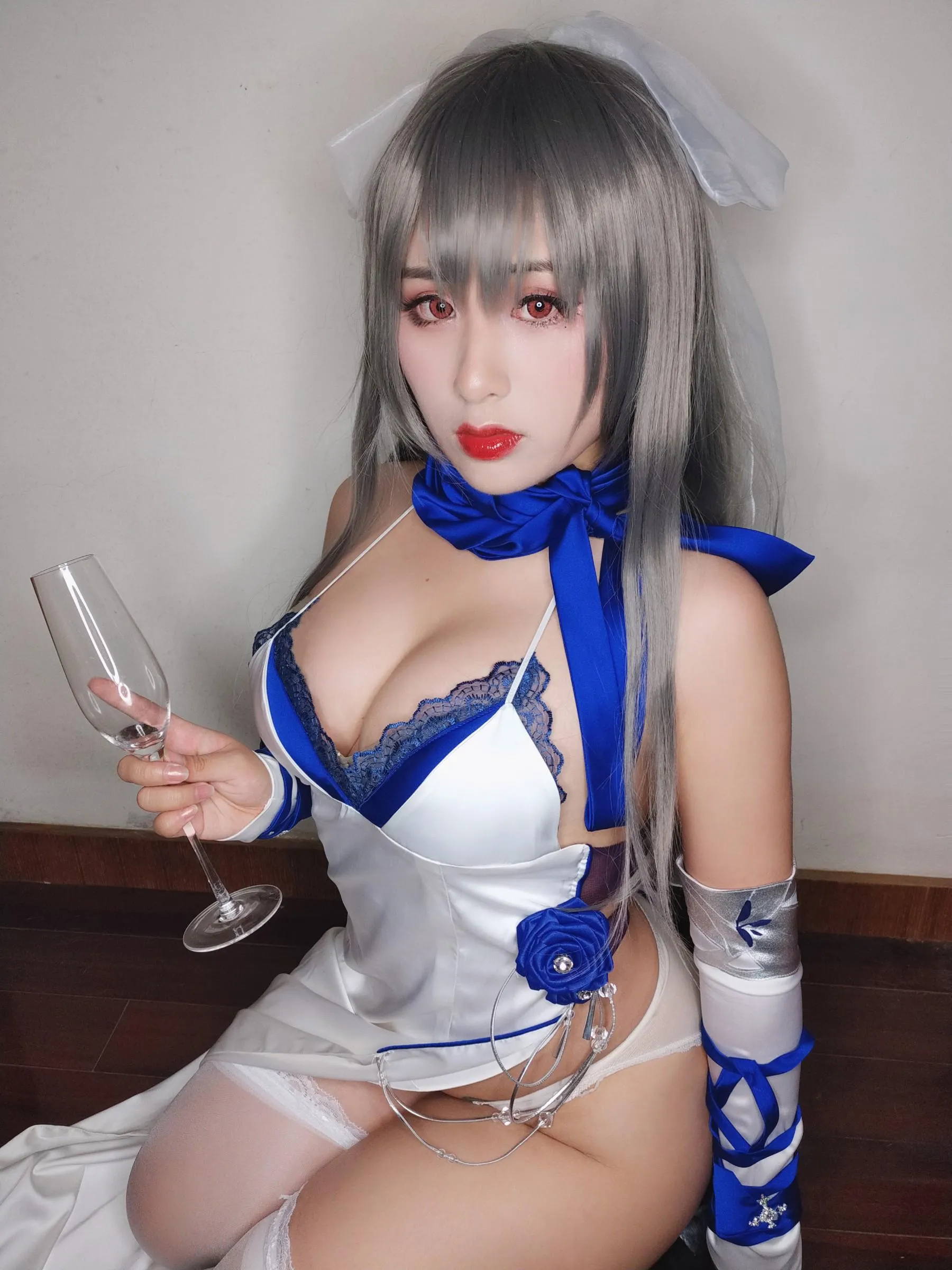 柘烟Zuken – NO.09 路易九世礼服自拍 [39P]插图8